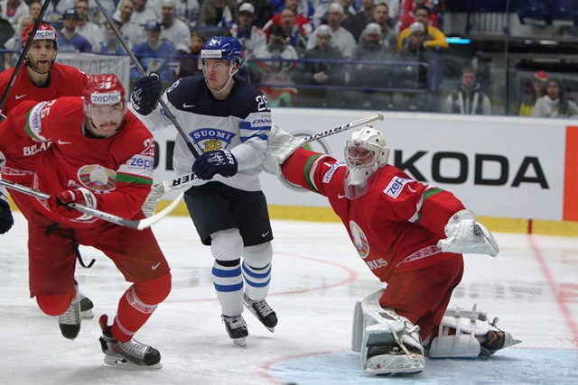 Белорусские хоккеисты по буллитам проиграли Финляндии на ЧМ-2015